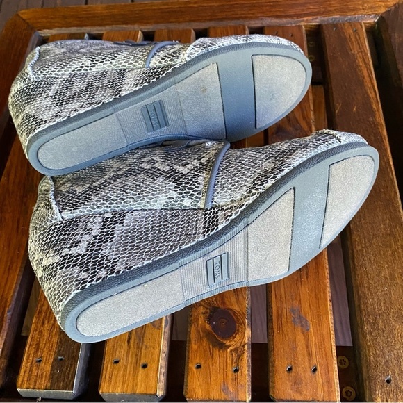 TOMS Lace up Ankle Wedge Booties - Picture 5 of 8